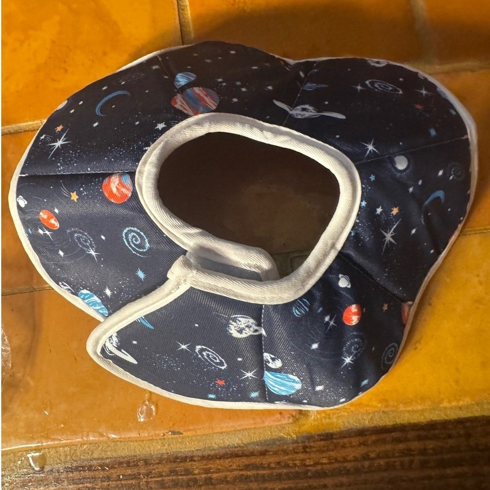 QIYADIN Soft Cat Recovery Collar Planet Pattern Space Print Size Medium‎ NEW